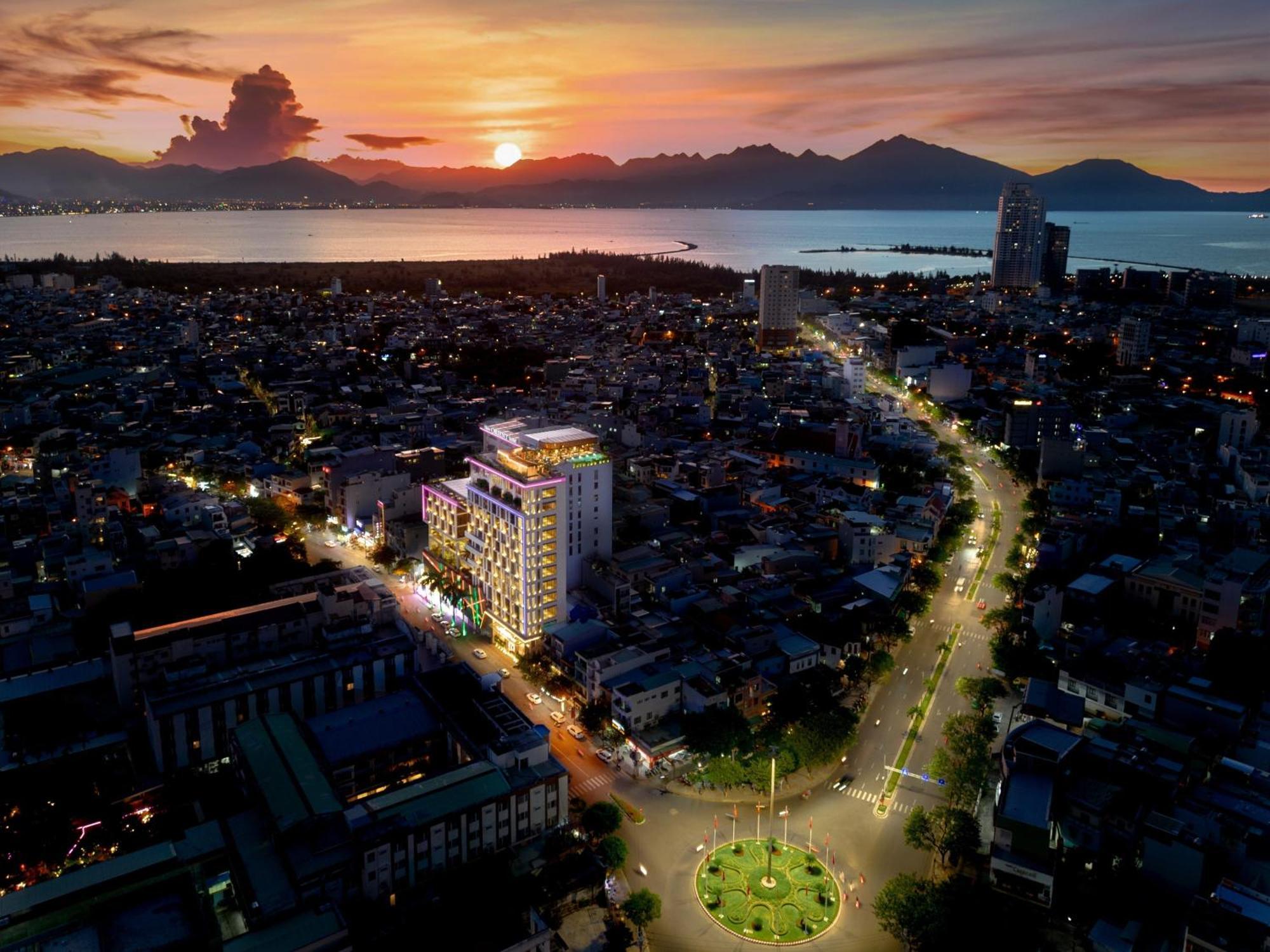 New Orient Hotel Da Nang Bagian luar foto