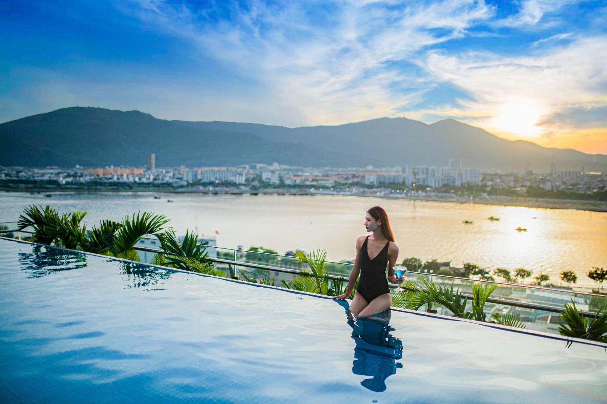 New Orient Hotel Da Nang Bagian luar foto